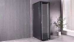 19-Zoll-Netzwerkserver-Rack 18u 20u 22u 24u 27u 32u 36u 42u 47u Netzwerk-Switch-Serverschrank für den Innenbereich